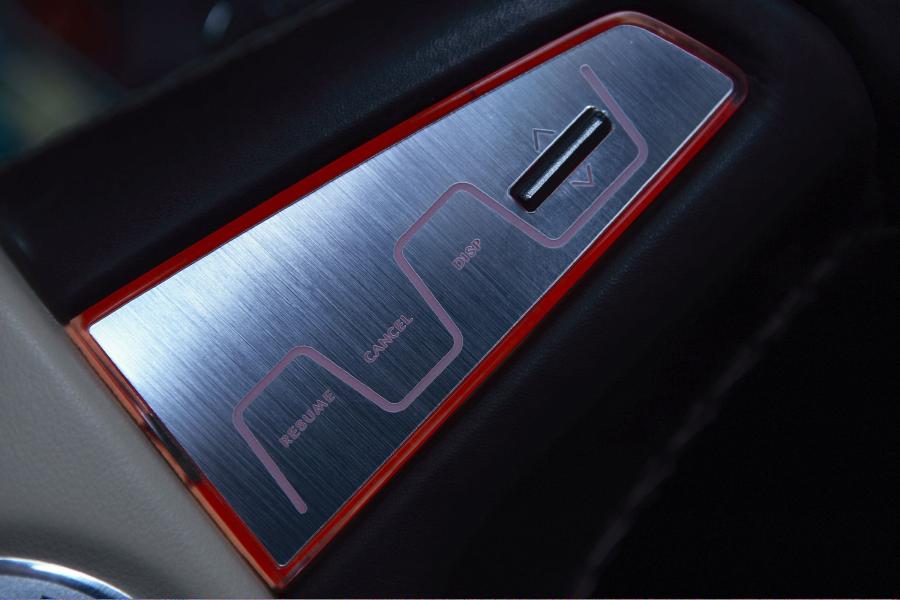 Детали интерьера Fisker Karma Q-Drive 2009 года  (фото 45 из 66)